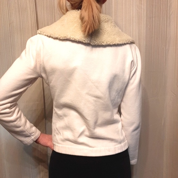 Ralph Lauren -Cream Fleece fur on lapel and button toggle.. classic-DEAL4STEAL🥳 - Picture 5 of 5